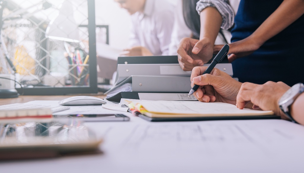 Business meetings of real estate brokers for asset matutiry